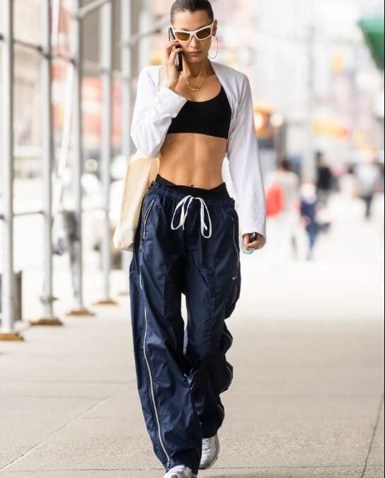 Baggy Beauty Bella Hadid’s Wide-Leg Sweat Pants Y2K Baggy Trousers