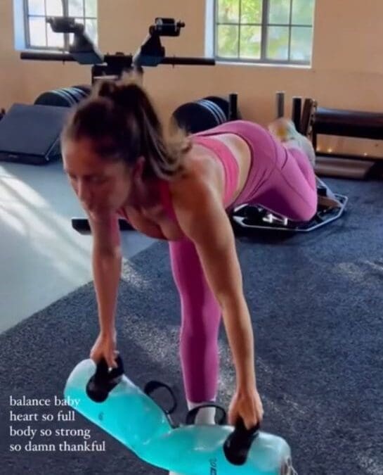 Aqua Weight Bag Aids Minka Kelly’s Gym Workouts